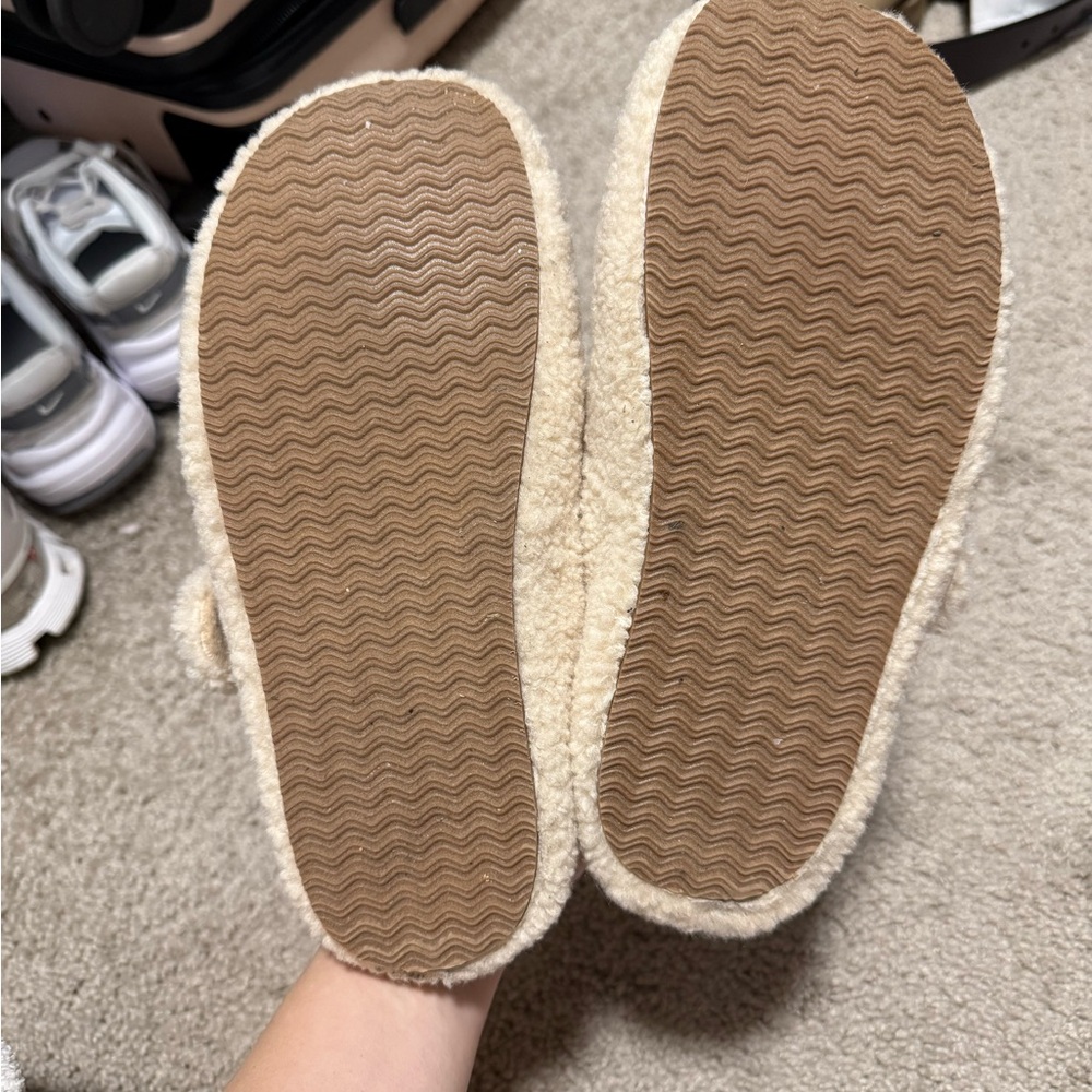 Steve Madden Cream Sherpa Miles with Gold Buckle - Picture 4 of 4